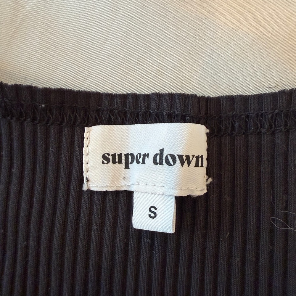 superdown Black Ribbed Button-Front Racerback Crop Top - Picture 3 of 3